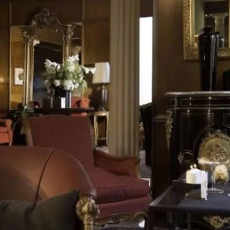 Colonna Palace מלון