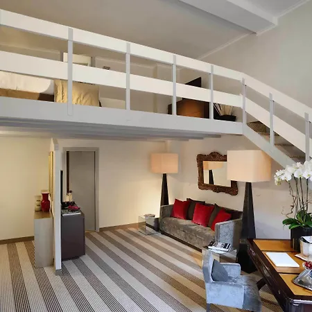 Colonna Palace מלון