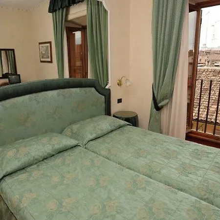 Colonna Palace Hotel Rzym